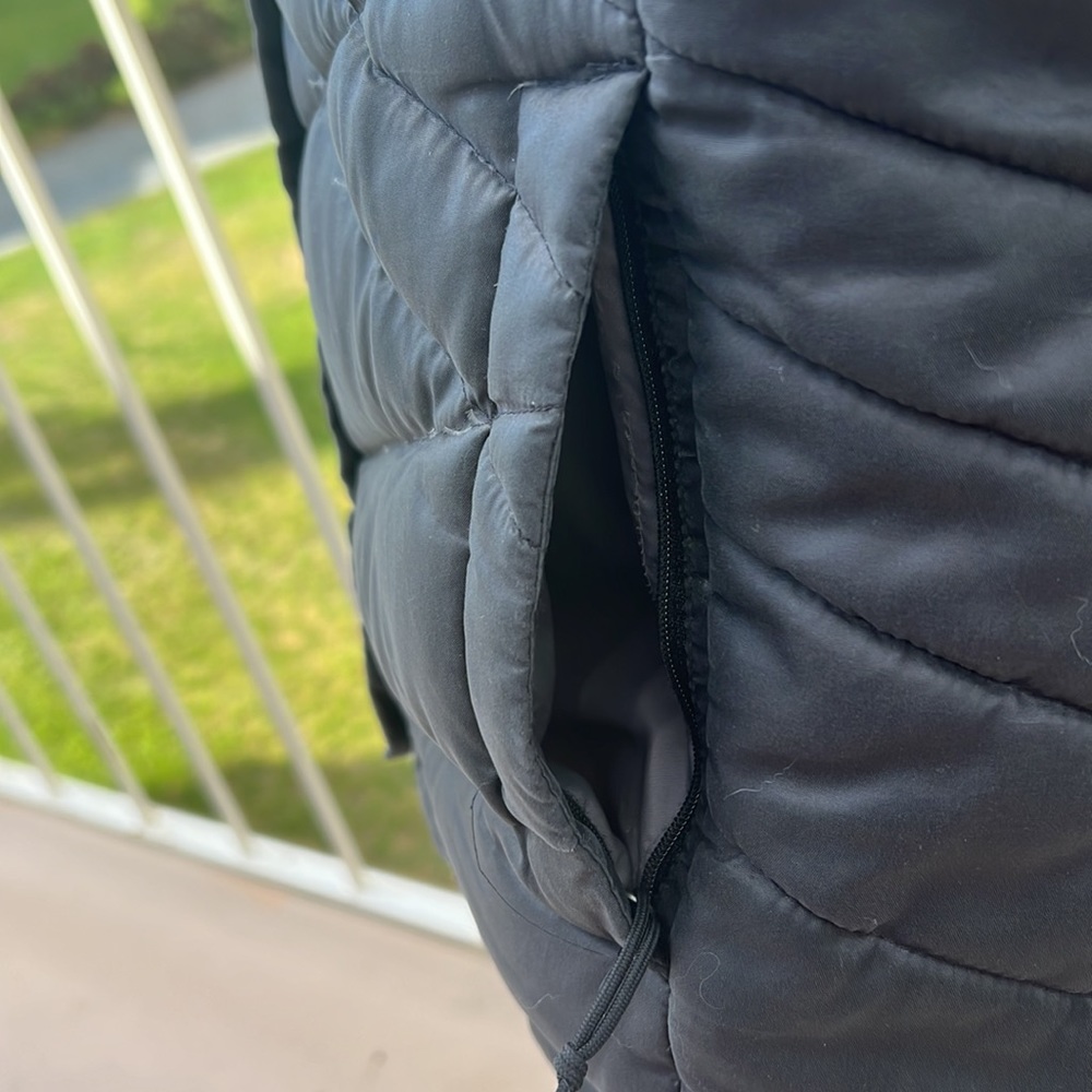 The Northface black Heathered 550 down Vest sz Large - Picture 6 of 11